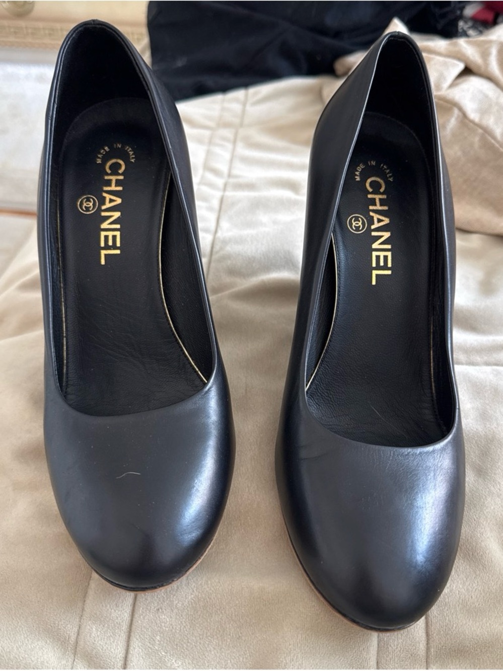 CHANEL Black Leather Round-Toe Pumps
